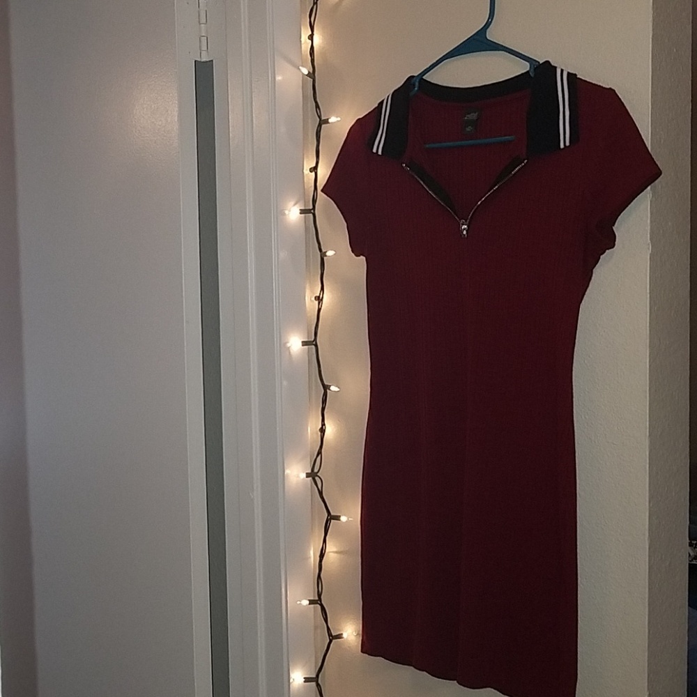Maroon dress with collar